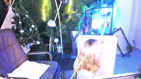 Snapshot of tollimoll chatting on December 19, 10:02 am Tolli Moll online show from December 19, 10:02 am