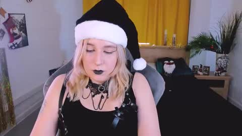 Snapshot of tollimoll chatting on December 20, 3:42 pm Tolli Moll online show from December 20, 3:42 pm