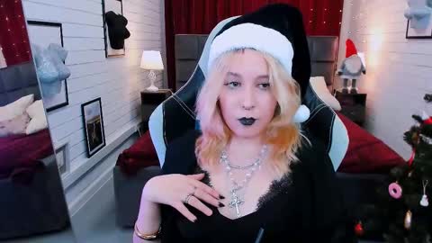 Snapshot of tollimoll chatting on December 30, 8:21 am Tolli Moll online show from December 30, 8:21 am