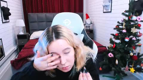 Snapshot of tollimoll chatting on January 6, 5:19 am Tolli Moll online show from January 6, 5:19 am