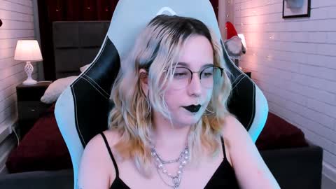 Snapshot of tollimoll chatting on January 20, 11:24 am Tolli Moll online show from January 20, 11:24 am