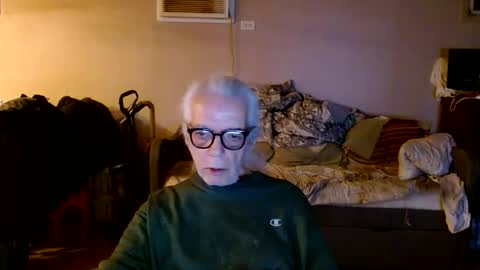 Snapshot of tom112292014 chatting on March 4, 11:22 pm tom112292014 online show from March 4, 11:22 pm