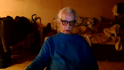 Snapshot of tom112292014 chatting on March 23, 3:21 am tom112292014 online show from March 23, 3:21 am