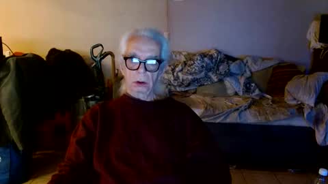 Snapshot of tom112292014 chatting on April 4, 1:19 pm tom112292014 online show from April 4, 1:19 pm