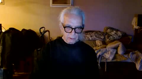Snapshot of tom112292014 chatting on April 8, 11:43 am tom112292014 online show from April 8, 11:43 am