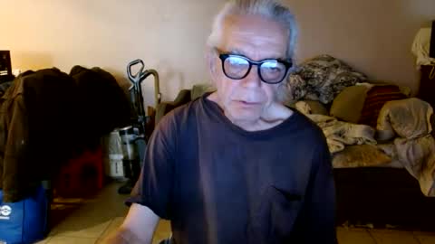 Snapshot of tom112292014 chatting on April 15, 4:25 pm tom112292014 online show from April 15, 4:25 pm