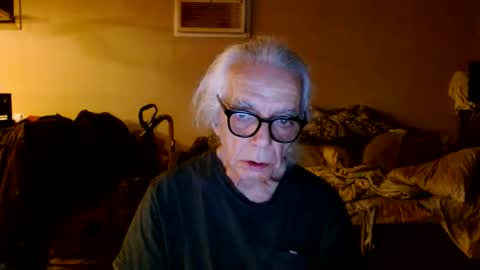 Snapshot of tom112292014 chatting on April 18, 3:10 am tom112292014 online show from April 18, 3:10 am