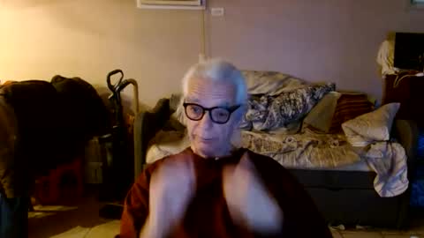 Snapshot of tom112292014 chatting on May 4, 11:17 am tom112292014 online show from May 4, 11:17 am