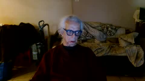 Snapshot of tom112292014 chatting on May 14, 6:47 pm tom112292014 online show from May 14, 6:47 pm