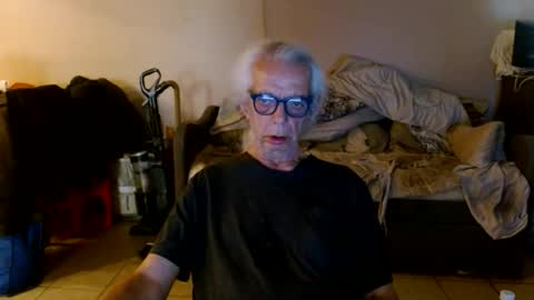 Snapshot of tom112292014 chatting on May 17, 8:05 pm tom112292014 online show from May 17, 8:05 pm