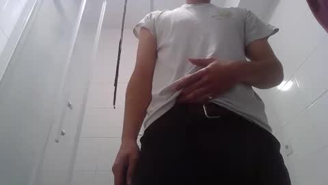 Snapshot of tom299898 chatting on October 19, 11:44 am tom299898 online show from October 19, 11:44 am