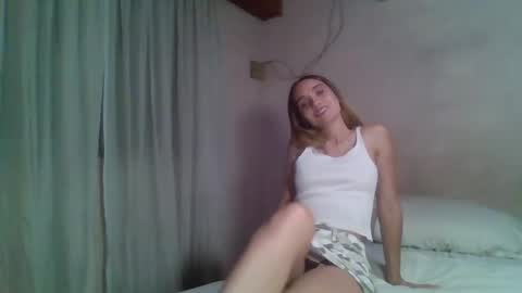 Snapshot of tom316972 chatting on February 15, 12:48 am Flor online show from February 15, 12:48 am