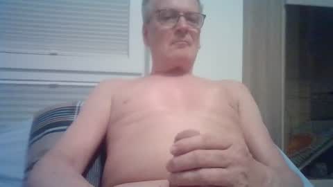 Snapshot of tom60sam chatting on June 13, 10:29 pm tomsam online show from June 13, 10:29 pm