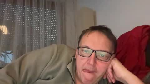 Tom online show from March 8, 5:33 pm