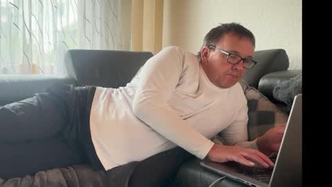 Tom online show from May 15, 4:58 pm