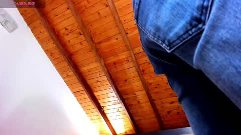 Snapshot of tom_bailey_ chatting on October 21, 12:39 pm online show from October 21, 12:39 pm