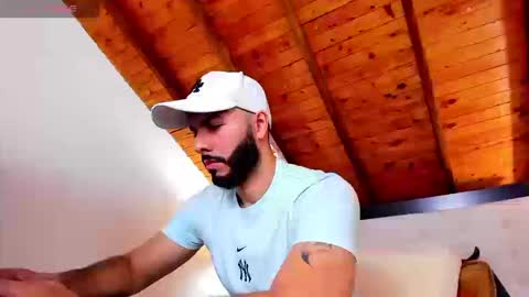 Snapshot of tom_bailey_ chatting on October 25, 2:56 pm online show from October 25, 2:56 pm