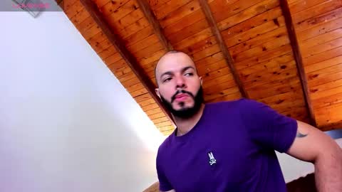 Snapshot of tom_bailey_ chatting on October 26, 1:17 pm online show from October 26, 1:17 pm