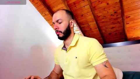 Snapshot of tom_bailey_ chatting on October 27, 12:42 pm online show from October 27, 12:42 pm