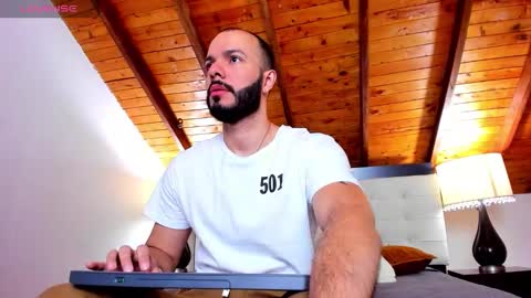 Snapshot of tom_bailey_ chatting on November 1, 1:02 pm online show from November 1, 1:02 pm