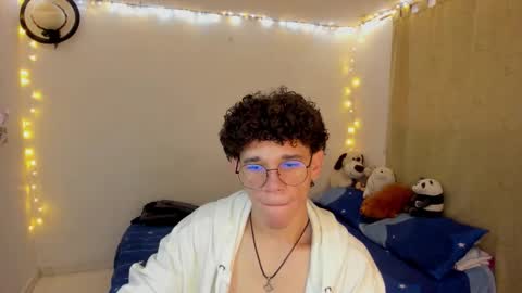 Snapshot of tom_blue10 chatting on October 29, 12:29 pm Tom Blue online show from October 29, 12:29 pm