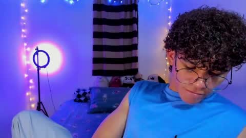 Snapshot of tom_blue10 chatting on April 8, 12:10 am Tom Blue online show from April 8, 12:10 am