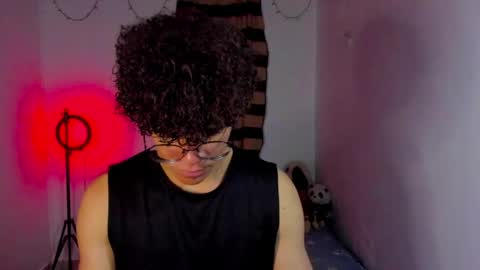Snapshot of tom_blue10 chatting on April 18, 2:37 am Tom Blue online show from April 18, 2:37 am