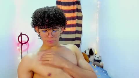 Snapshot of tom_blue10 chatting on April 19, 3:55 pm Tom Blue online show from April 19, 3:55 pm