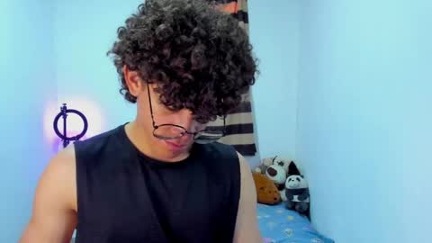 Snapshot of tom_blue10 chatting on April 25, 7:00 pm Tom Blue online show from April 25, 7:00 pm