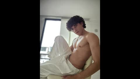 Snapshot of tom_blue10 chatting on May 13, 6:27 pm Tom Blue online show from May 13, 6:27 pm