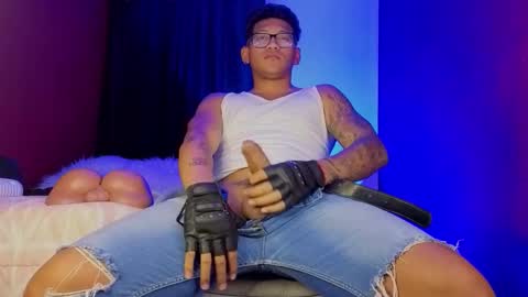 Tom online show from October 8, 1:36 am