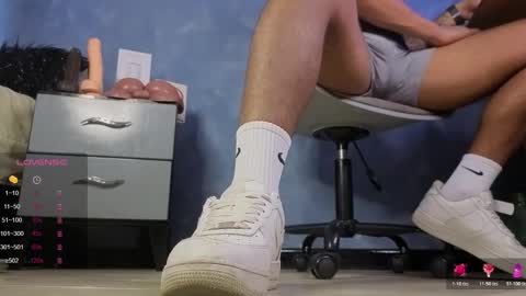 Snapshot of tom_brown12 chatting on March 8, 8:01 pm Tom online show from March 8, 8:01 pm