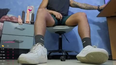 Snapshot of tom_brown12 chatting on April 5, 3:15 am Tom online show from April 5, 3:15 am