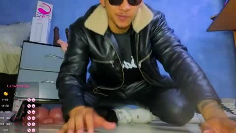 Tom online show from April 25, 1:52 pm