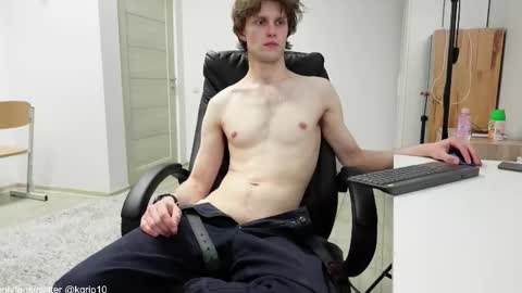 tom online show from October 18, 11:38 pm