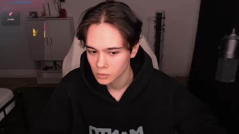 Tom online show from February 3, 10:26 pm