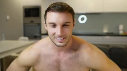 Tom online show from December 4, 2:26 pm