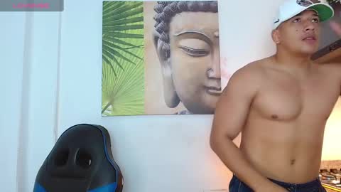 Tom muscle1 online show from January 8, 3:17 pm