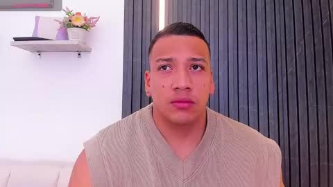 Snapshot of tom_muscle1 chatting on September 18, 11:45 am Tom muscle1 online show from September 18, 11:45 am