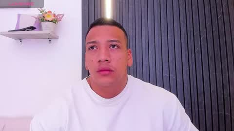 Snapshot of tom_muscle1 chatting on September 19, 11:55 am Tom muscle1 online show from September 19, 11:55 am