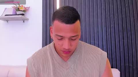 Snapshot of tom_muscle1 chatting on September 23, 11:46 am Tom muscle1 online show from September 23, 11:46 am