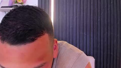 Snapshot of tom_muscle1 chatting on September 25, 11:58 am Tom muscle1 online show from September 25, 11:58 am