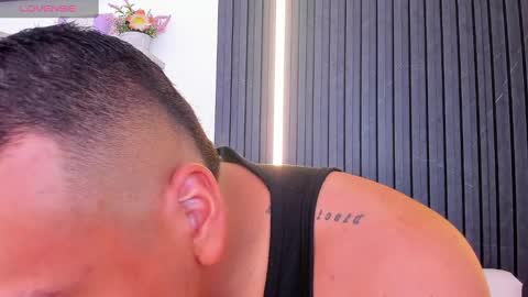 Snapshot of tom_muscle1 chatting on October 1, 12:00 pm Tom muscle1 online show from October 1, 12:00 pm