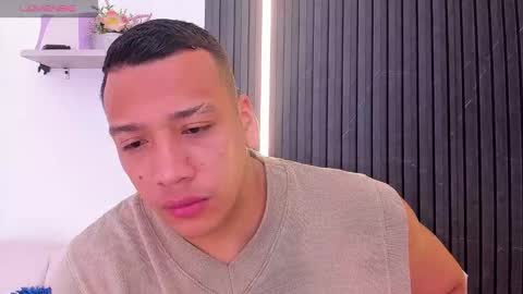 Snapshot of tom_muscle1 chatting on October 3, 12:02 pm Tom muscle1 online show from October 3, 12:02 pm