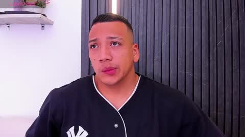 Snapshot of tom_muscle1 chatting on October 7, 11:51 am Tom muscle1 online show from October 7, 11:51 am