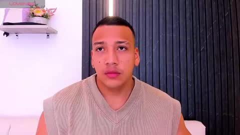 Snapshot of tom_muscle1 chatting on October 8, 12:03 pm Tom muscle1 online show from October 8, 12:03 pm