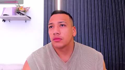 Snapshot of tom_muscle1 chatting on October 9, 11:52 am Tom muscle1 online show from October 9, 11:52 am