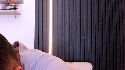 Snapshot of tom_muscle1 chatting on October 14, 11:55 am Tom muscle1 online show from October 14, 11:55 am