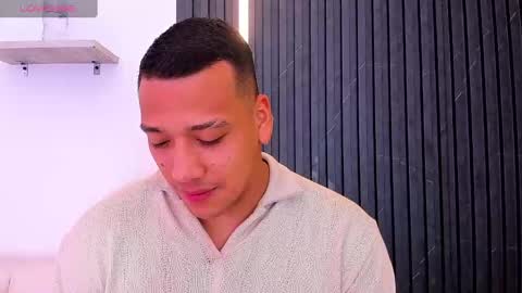 Snapshot of tom_muscle1 chatting on October 22, 11:54 am Tom muscle1 online show from October 22, 11:54 am