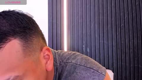 Snapshot of tom_muscle1 chatting on October 23, 11:53 am Tom muscle1 online show from October 23, 11:53 am